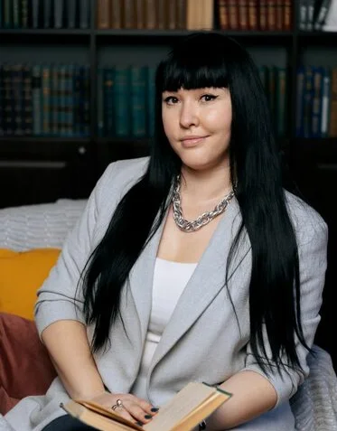 Карина Бузовари